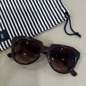 GAP deep plum Sunglasses With bold lines and a modern edge with striped pouch